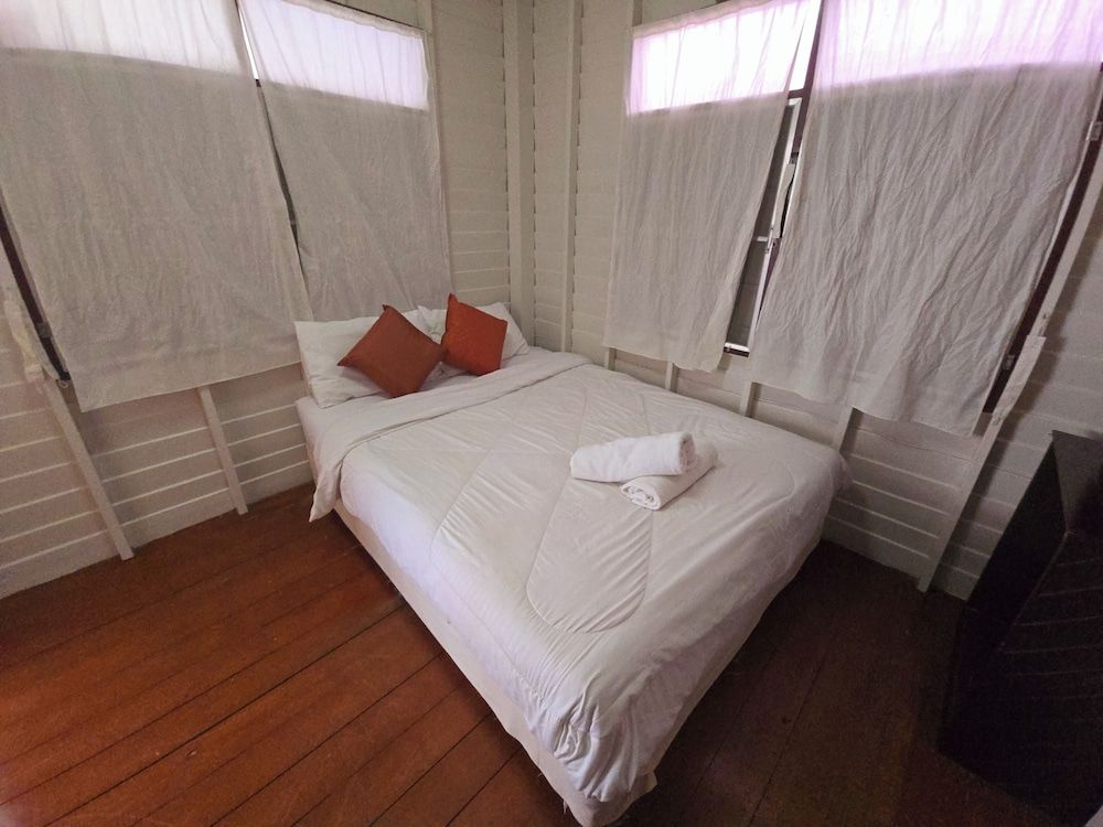 Baan Puen Poonsuk Economy Double Room