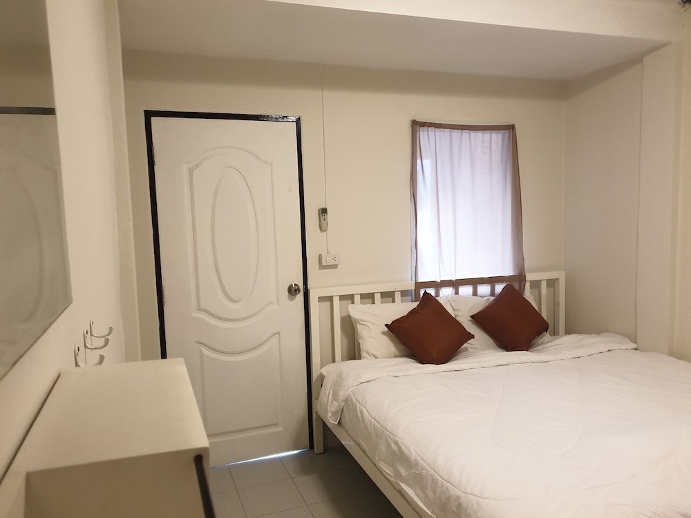 Baan Puen Poonsuk Standard Double Room 3