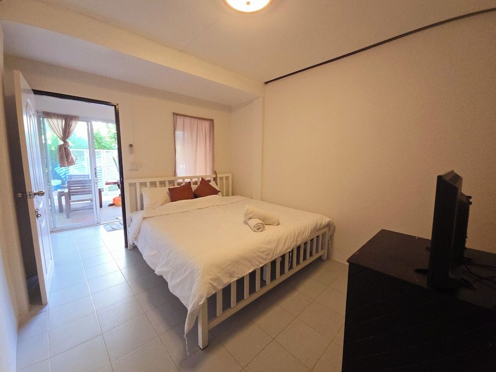 Baan Puen Poonsuk Standard Double Room 4