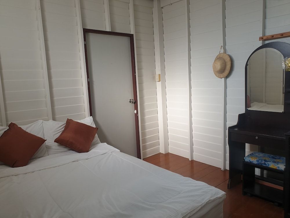 Baan Puen Poonsuk Standard Double Room 2