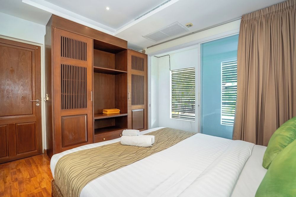 Hillside Seaview Suite, 2 Bedrooms, Pool View