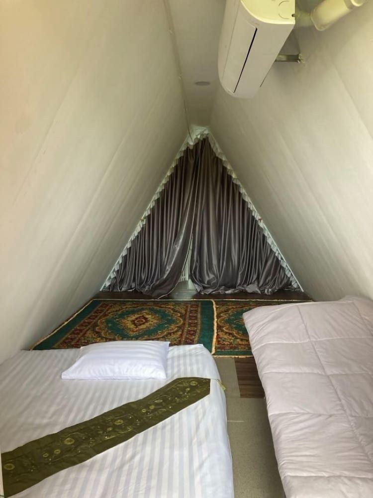 View Thara Resort Deluxe Quadruple Room, Garden View 4