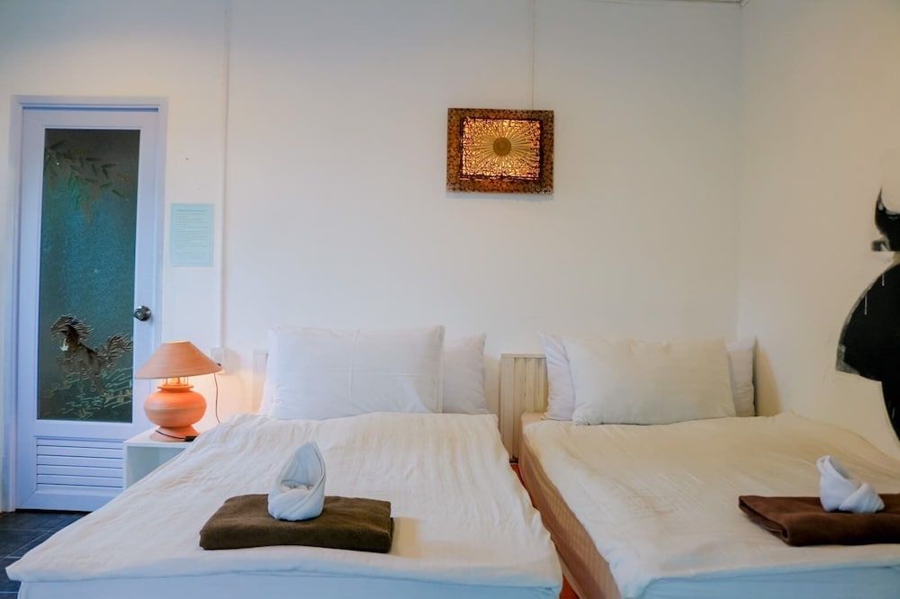 The Light House Resort - Kohlarn Room, 2 Twin Beds, Non Smoking 5