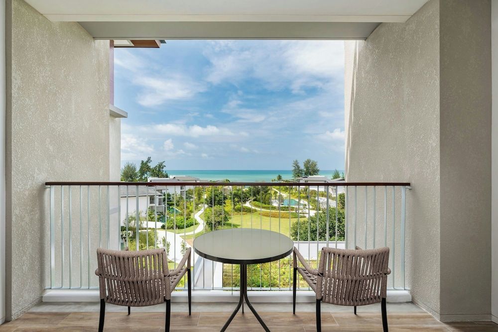 Deluxe Room, 2 Twin Beds, Ocean View (Balcony)