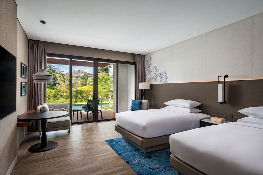 Deluxe Room, 2 Twin Beds (Pool Access)