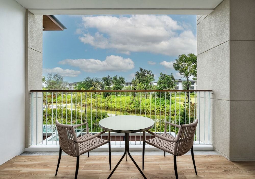 Khao Lak Marriott Beach Resort & Spa Deluxe Room, 1 King Bed, Non Smoking, Garden View (Balcony) 2