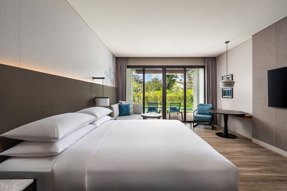 Khao Lak Marriott Beach Resort & Spa Deluxe Room, 1 King Bed, Non Smoking, Pool Access