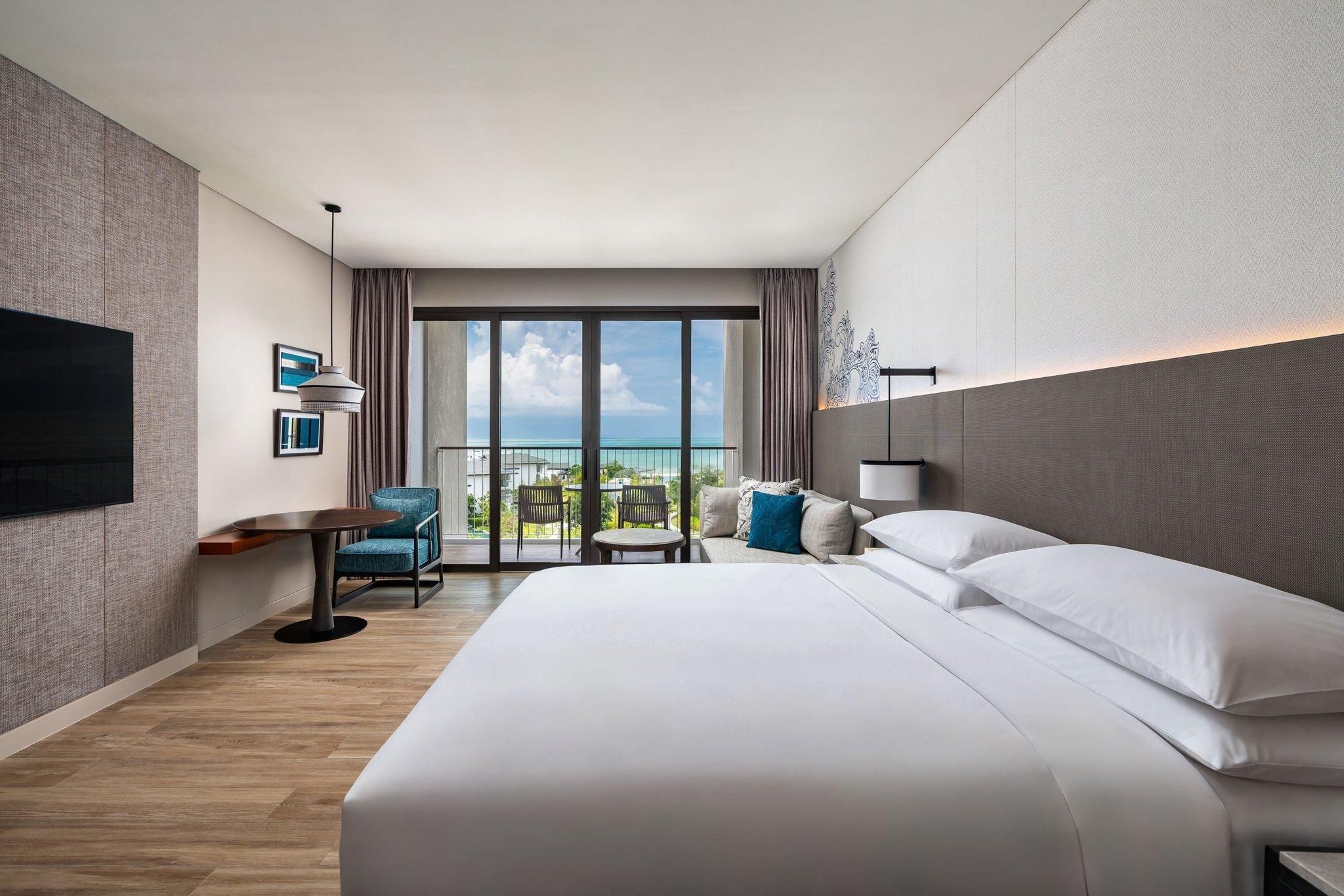 Deluxe Guest room, 1 King, Ocean view, Balcony