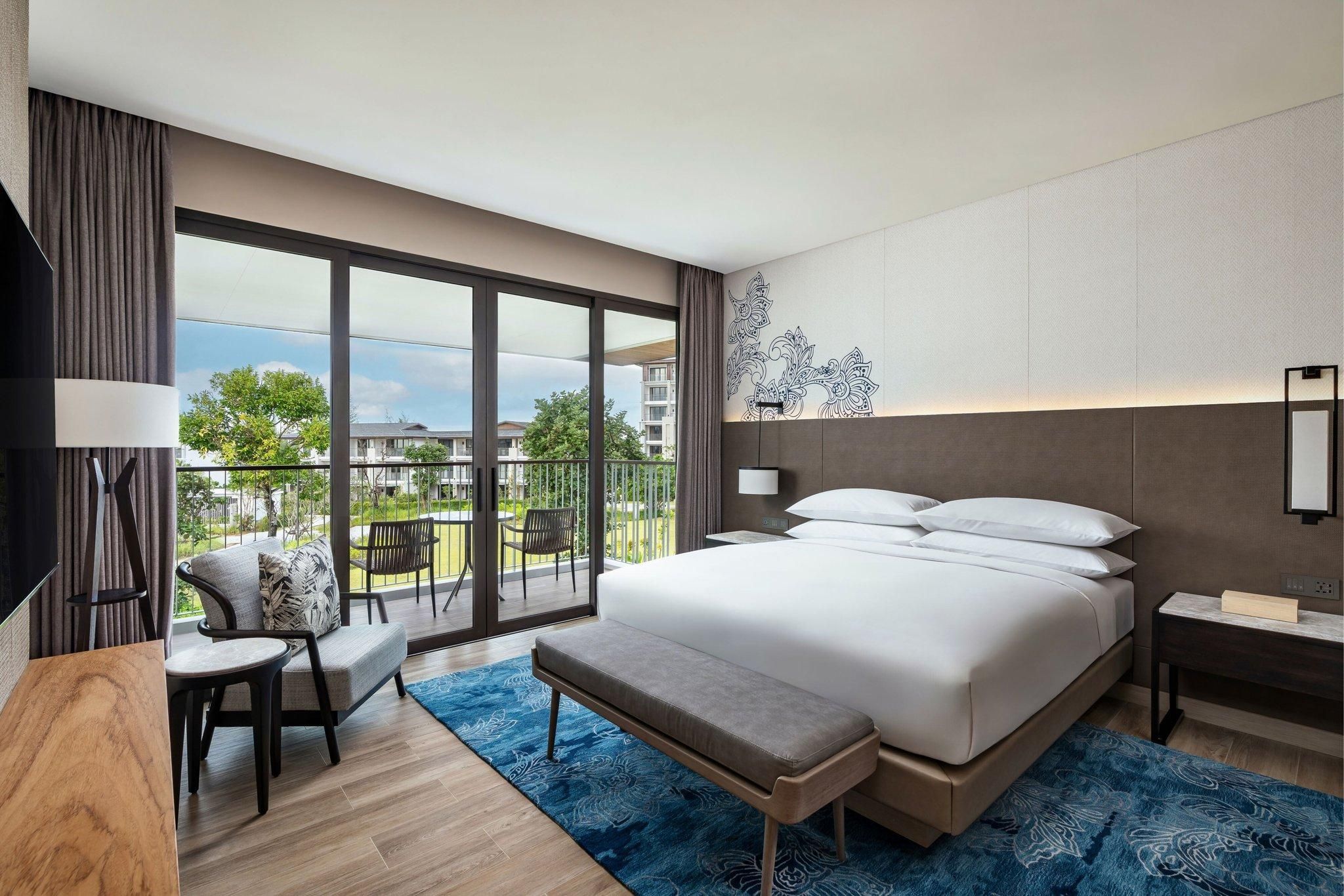 Family Suite, Bedroom 1: 1 King, Bedroom 2: 1 Twin bunk, Garden view