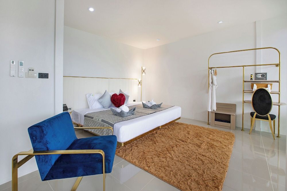 Nariya Bayfront Phuket Premium Villa, Beach View 9