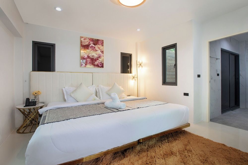 Nariya Bayfront Phuket Grand Villa, Garden View