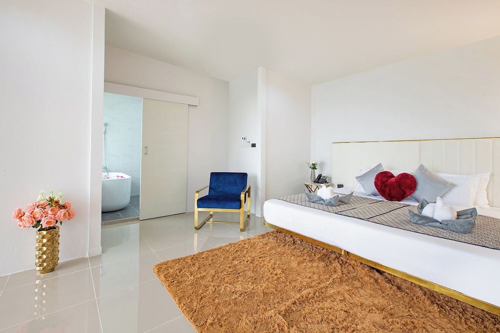 Nariya Bayfront Phuket Premium Villa, Beach View 3