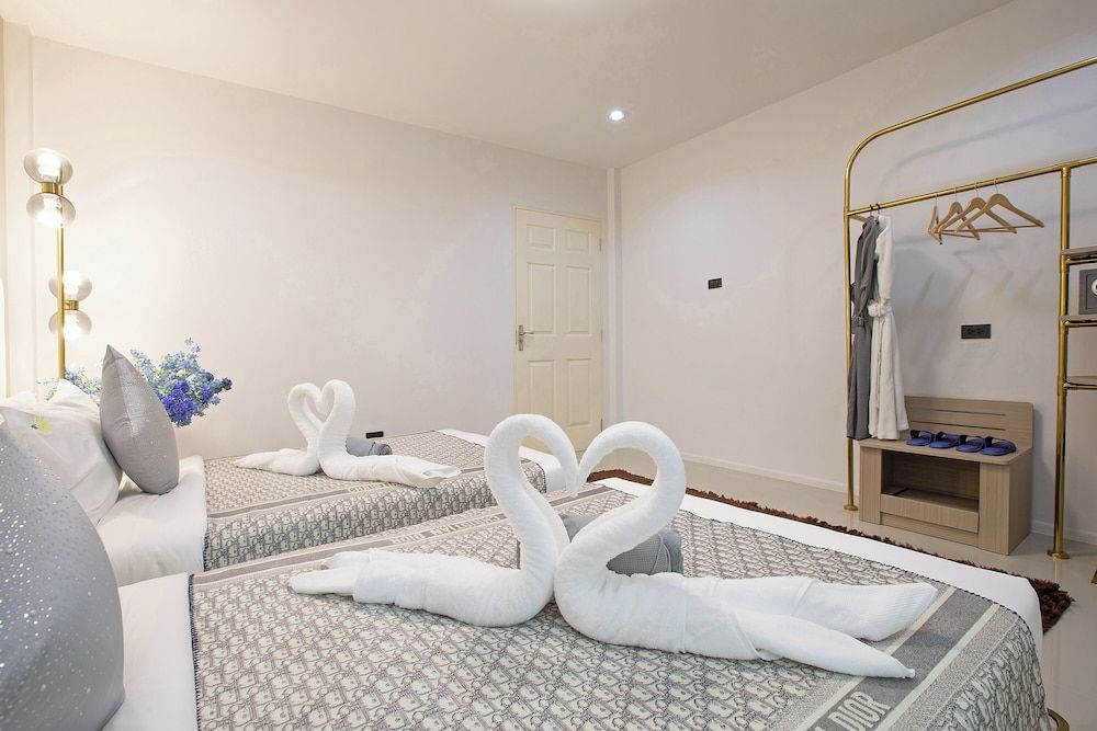 Nariya Bayfront Phuket Premium Villa, Beach View 12