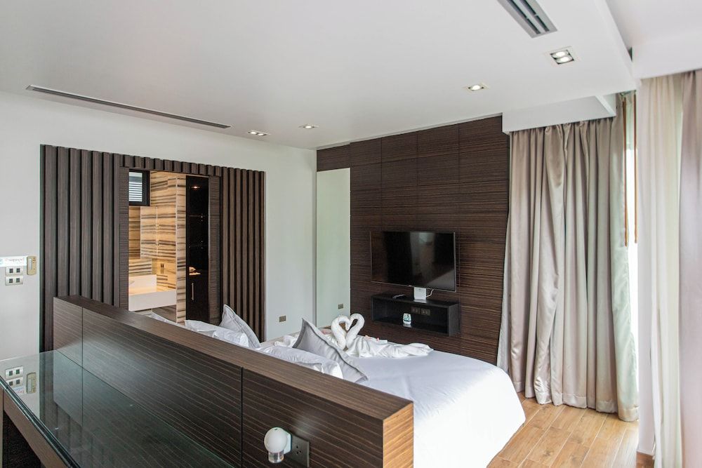 Tropical Haven 4 Bedroom Pool Villa Luxury Villa, Balcony, Garden View 27