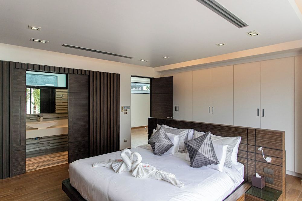 Tropical Haven 4 Bedroom Pool Villa Luxury Villa, Balcony, Garden View 4