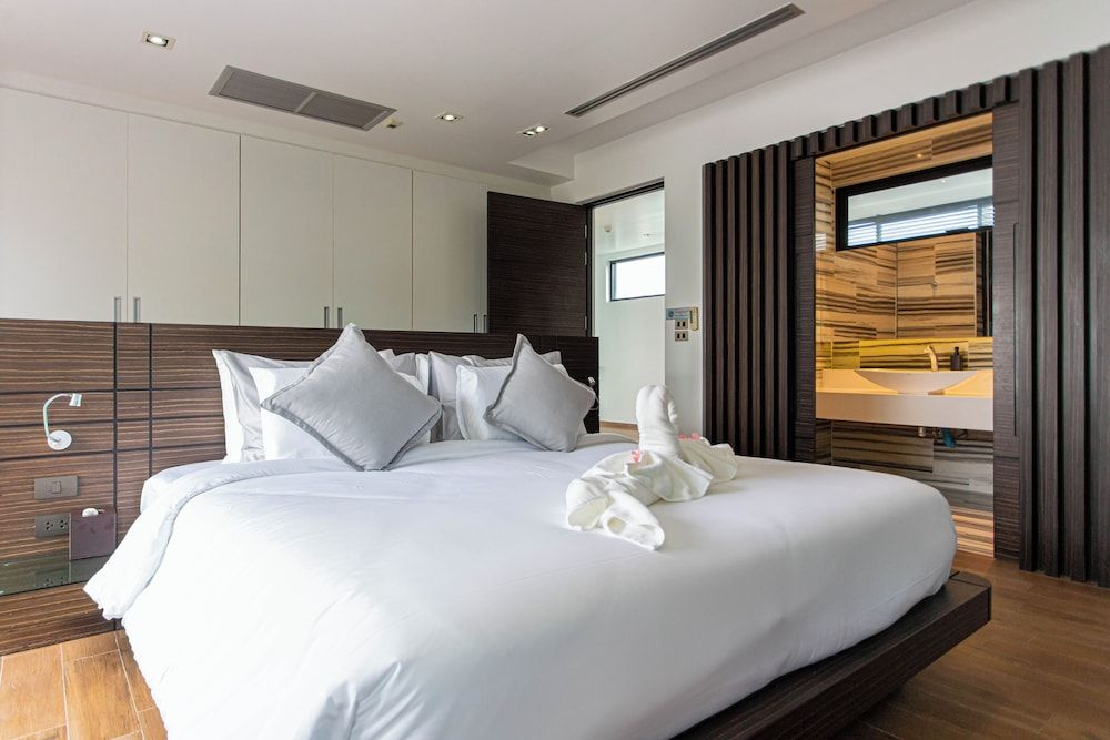 Tropical Haven 4 Bedroom Pool Villa Luxury Villa, Balcony, Garden View 9