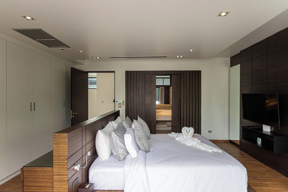 Tropical Haven 4 Bedroom Pool Villa Luxury Villa, Balcony, Garden View 10