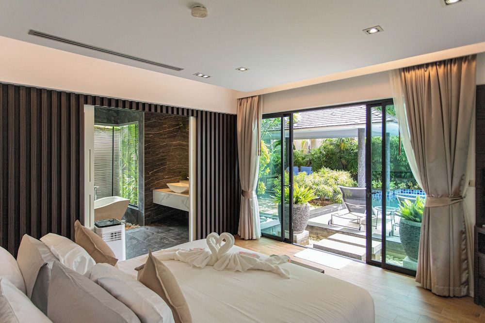 Tropical Haven 4 Bedroom Pool Villa Luxury Villa, Balcony, Garden View 13