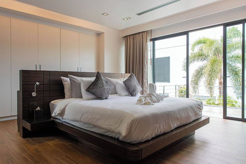 Tropical Haven 4 Bedroom Pool Villa Luxury Villa, Balcony, Garden View 12