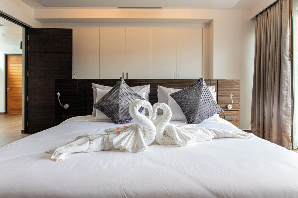 Tropical Haven 4 Bedroom Pool Villa Luxury Villa, Balcony, Garden View 5