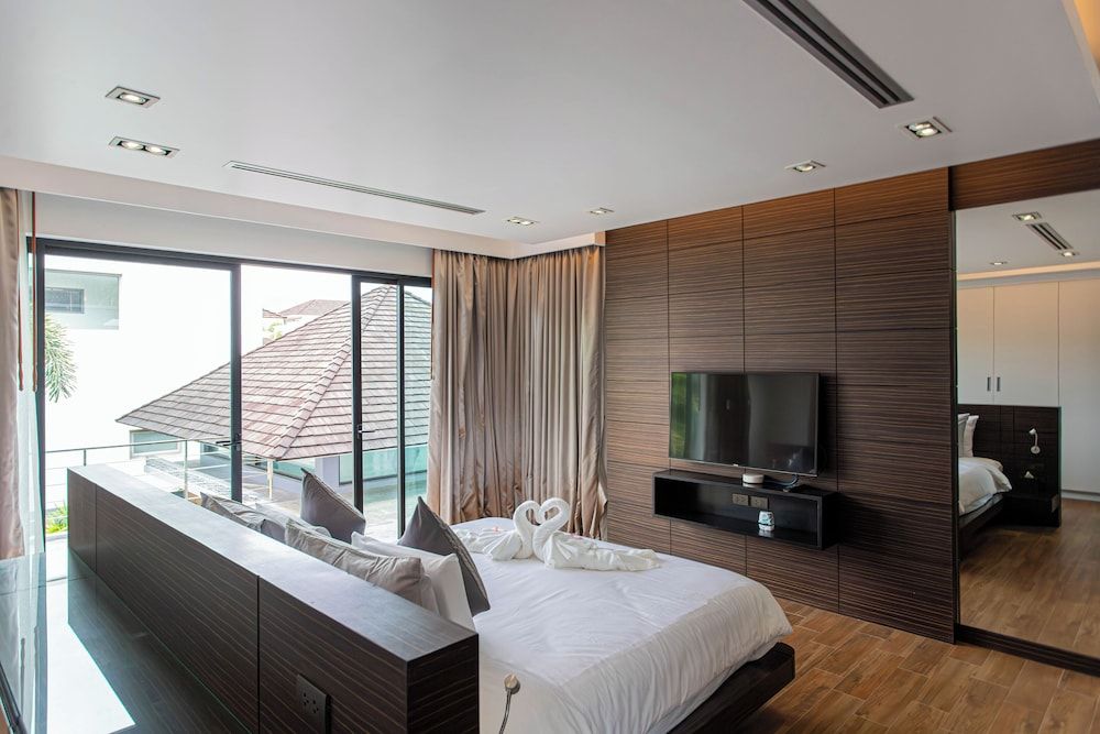 Tropical Haven 4 Bedroom Pool Villa Luxury Villa, Balcony, Garden View 3