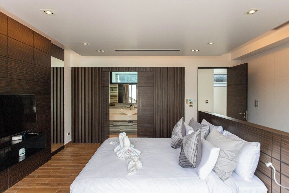 Tropical Haven 4 Bedroom Pool Villa Luxury Villa, Balcony, Garden View 2