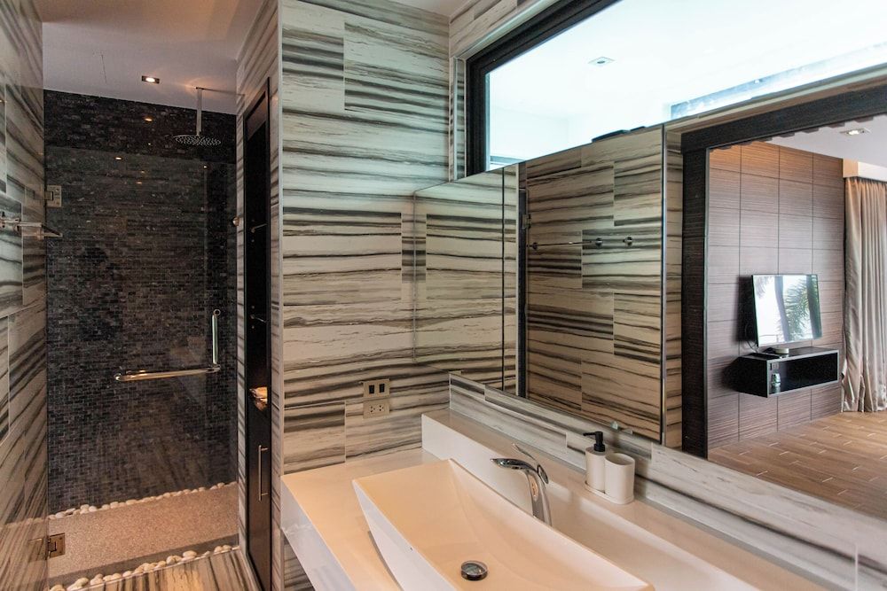 Tropical Haven 4 Bedroom Pool Villa Luxury Villa, Balcony, Garden View 15