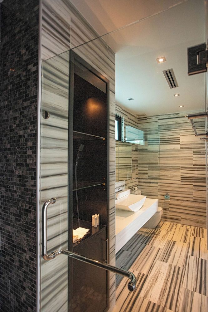 Tropical Haven 4 Bedroom Pool Villa Luxury Villa, Balcony, Garden View 17