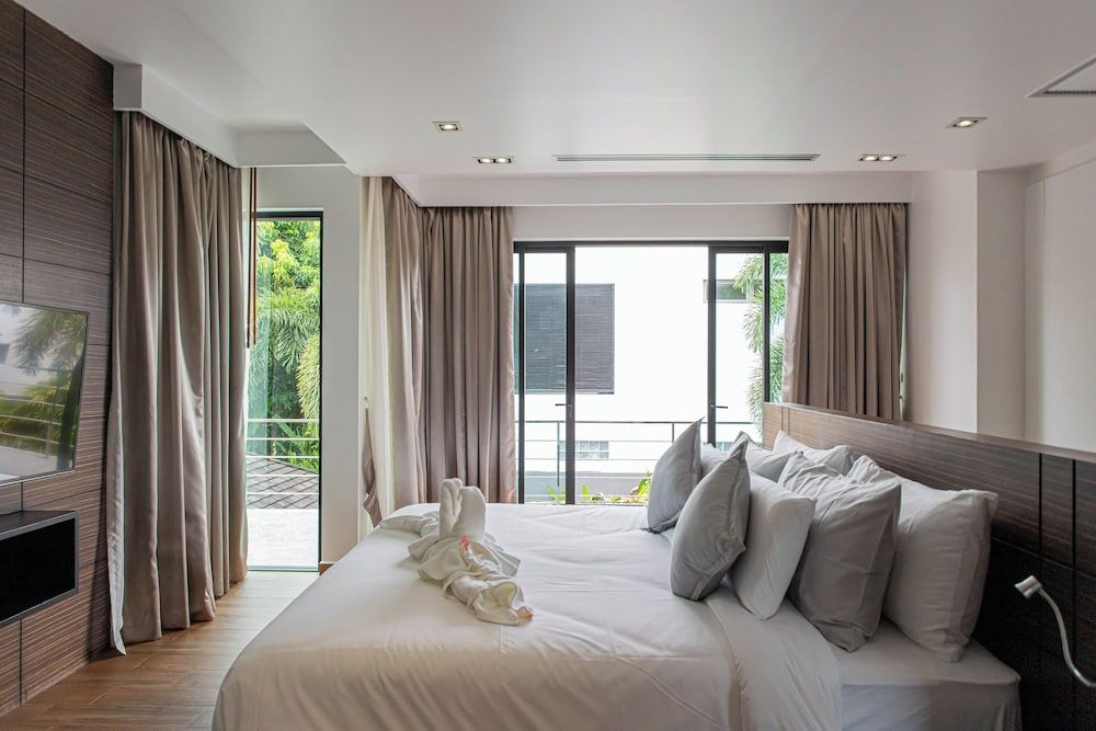 Tropical Haven 4 Bedroom Pool Villa Luxury Villa, Balcony, Garden View 6