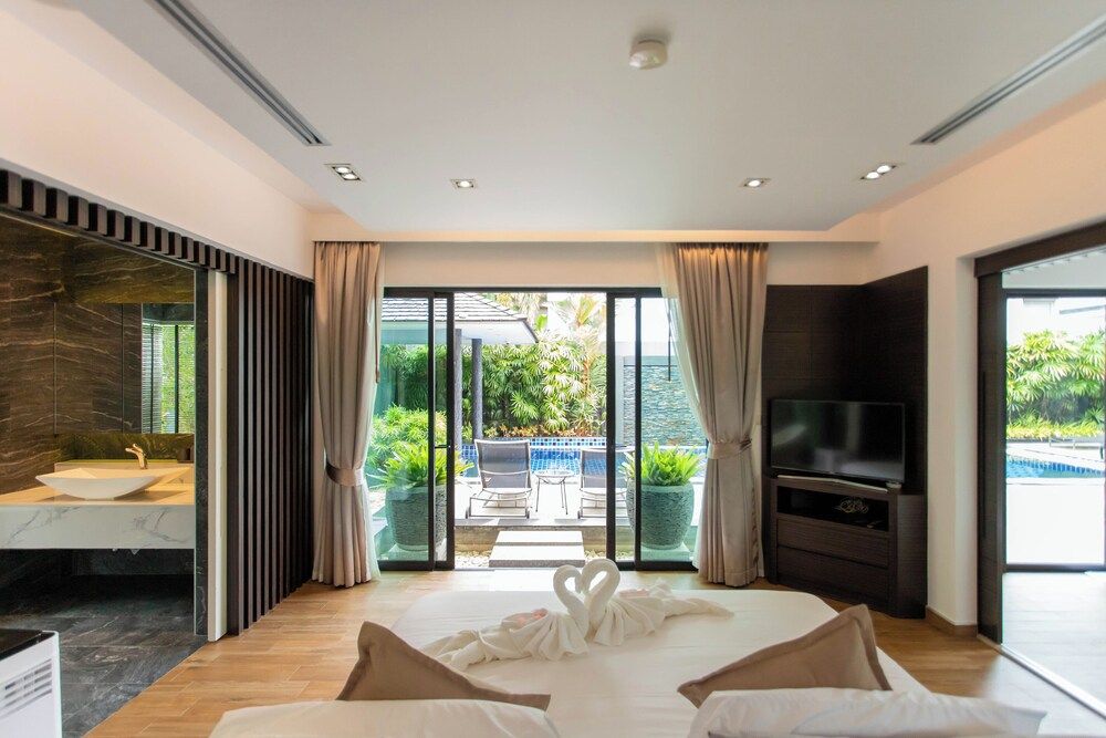 Tropical Haven 4 Bedroom Pool Villa Luxury Villa, Balcony, Garden View 31