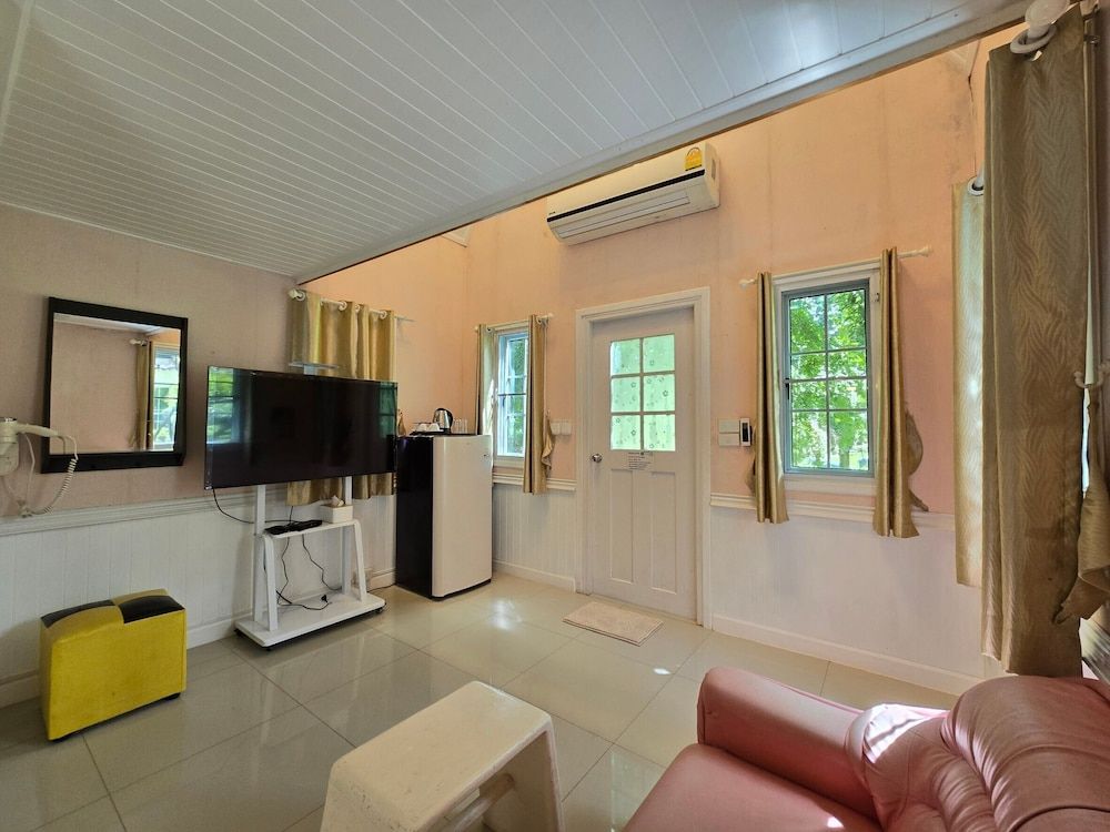 Puprai Tarnnarm Resort Bungalow, 1 Queen Bed 5