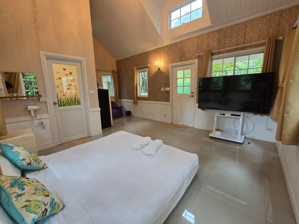 Puprai Tarnnarm Resort Standard Bungalow, 1 Queen Bed 4