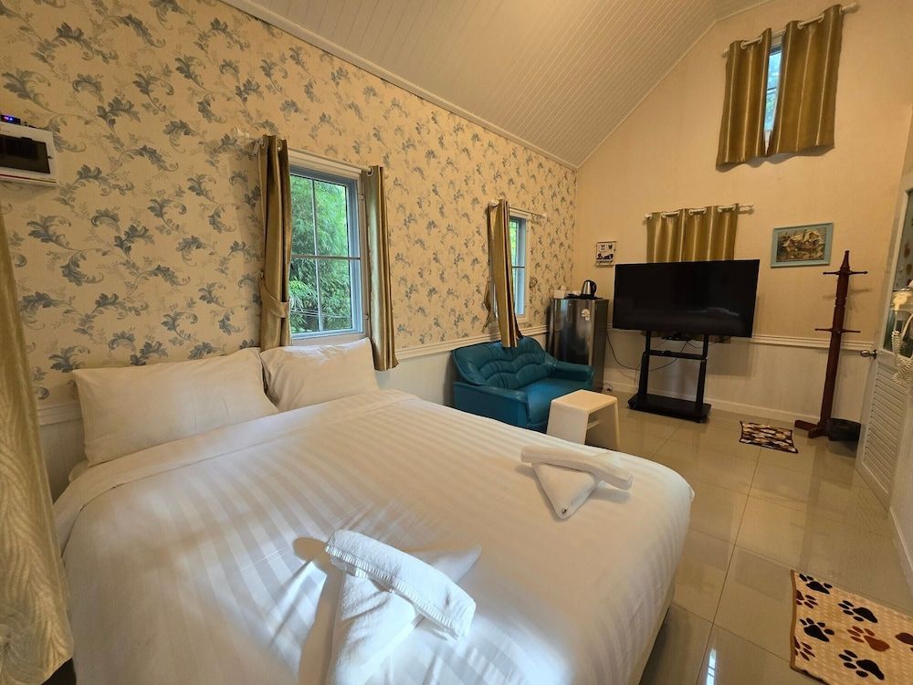 Puprai Tarnnarm Resort Bungalow, 1 Queen Bed 3