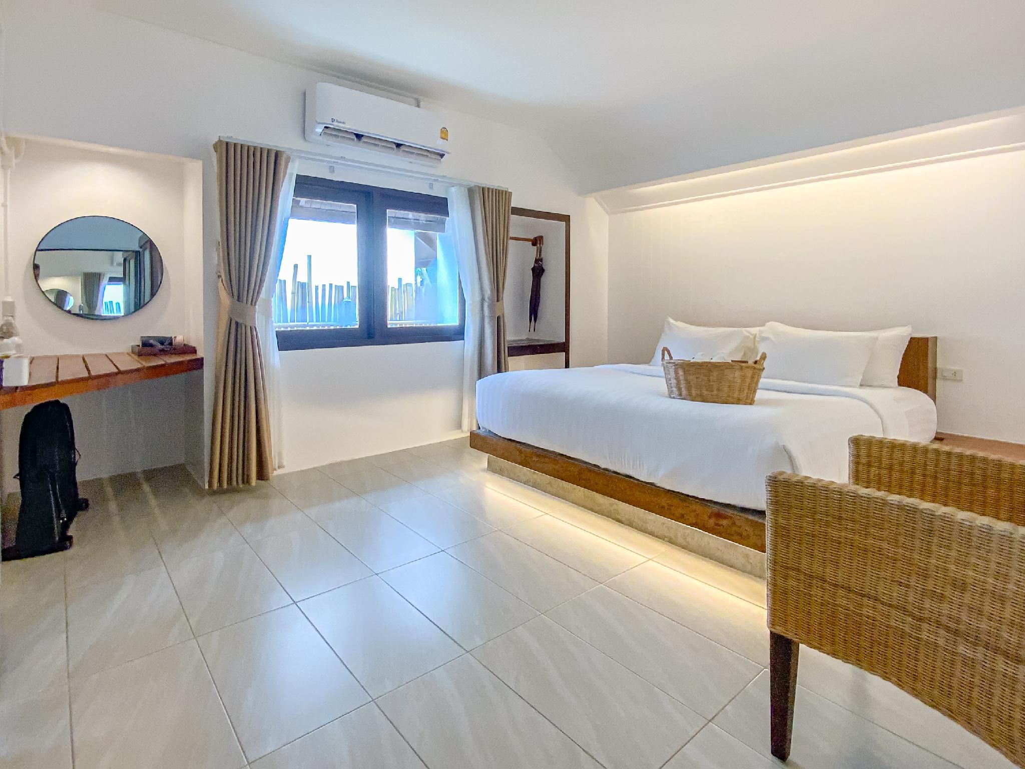 Seaview Villa with Bathtub