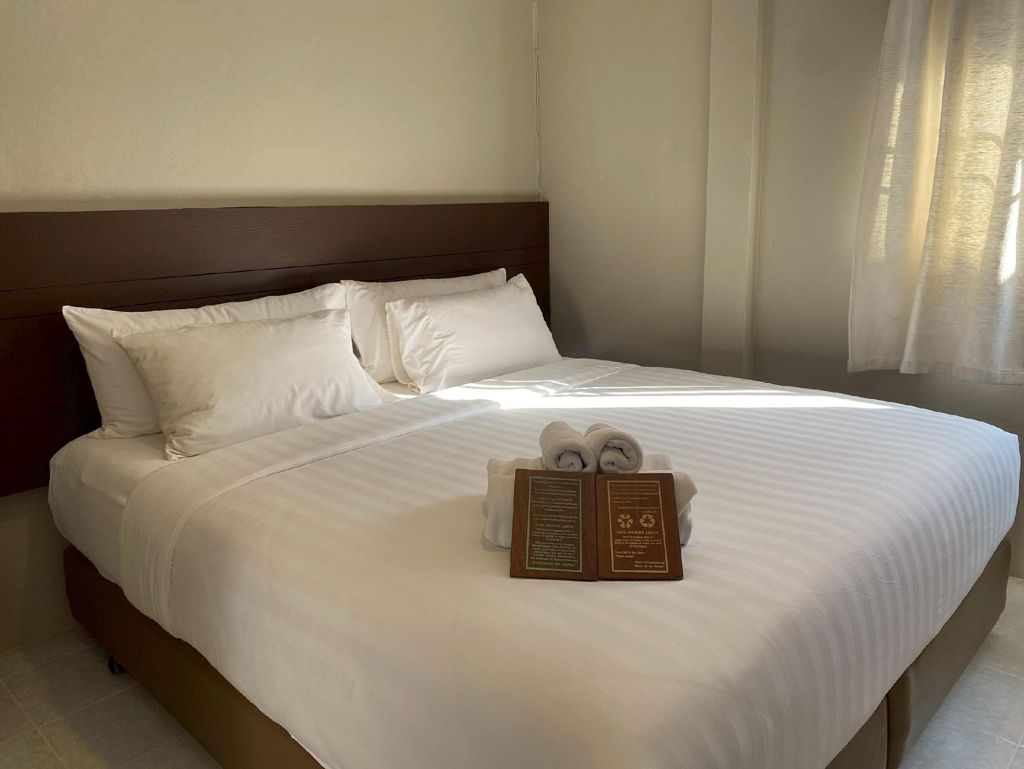 Bungalow King Garden View