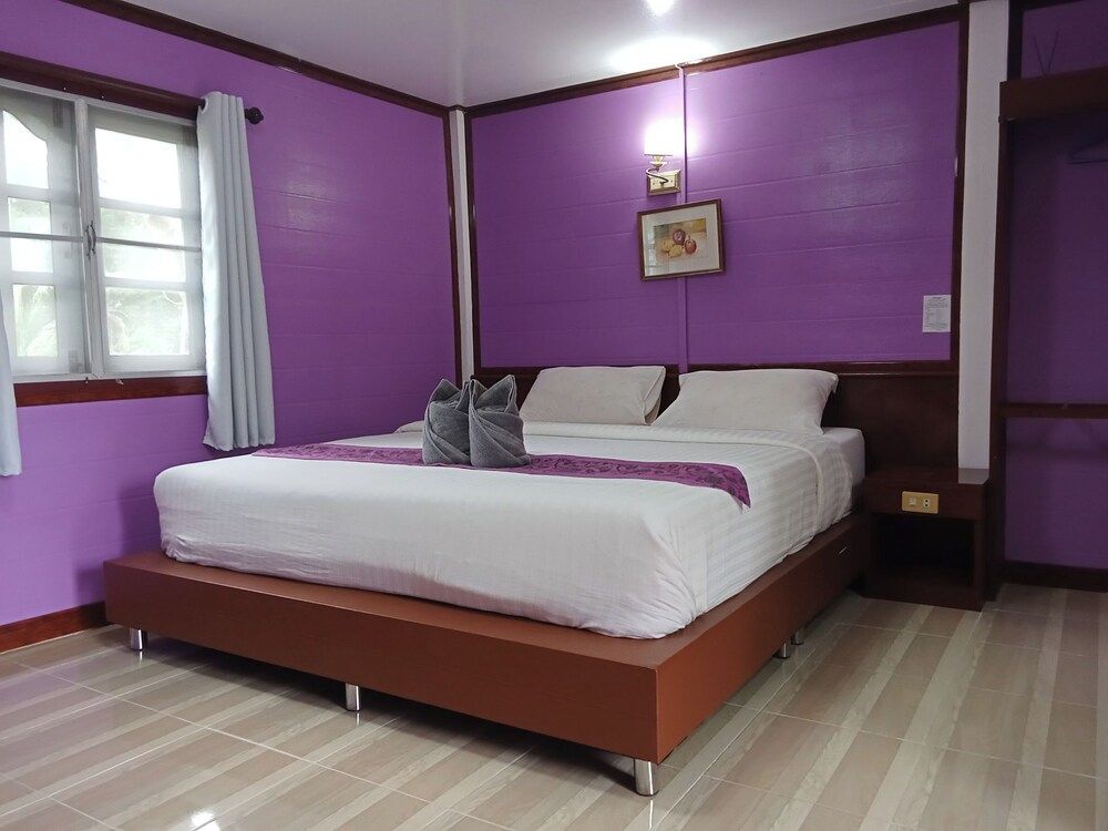 Haad Somboon House Standard Double Room, Balcony, Garden View 2