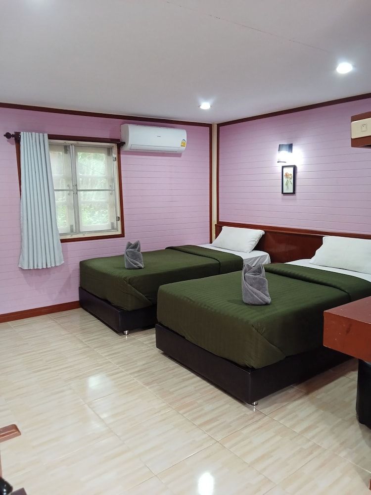 Haad Somboon House Standard Twin Room, Balcony, Garden View 2