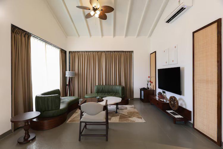 Zen Tent King Bed Zacuzzi - common Pool