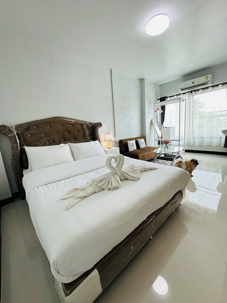Standard Room, 1 Queen Bed, Private Bathroom, City View