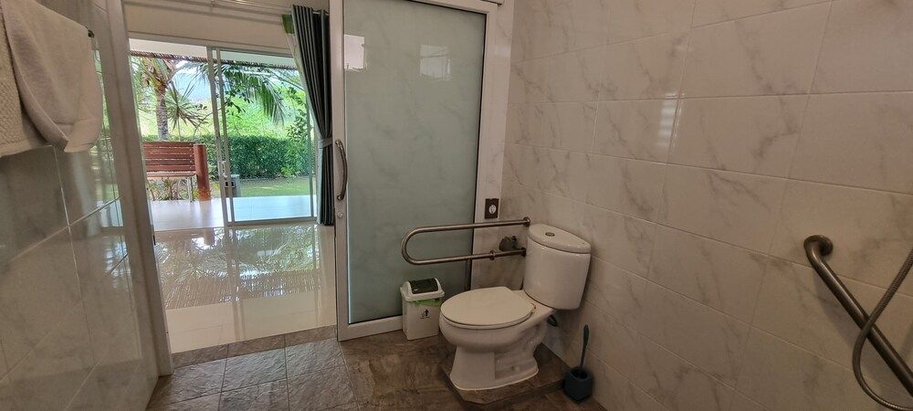 Chang Noi wheelchair accessible resort Villa, Accessible 3