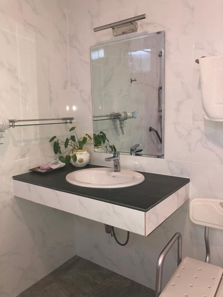 Chang Noi wheelchair accessible resort Studio Suite, Accessible 8