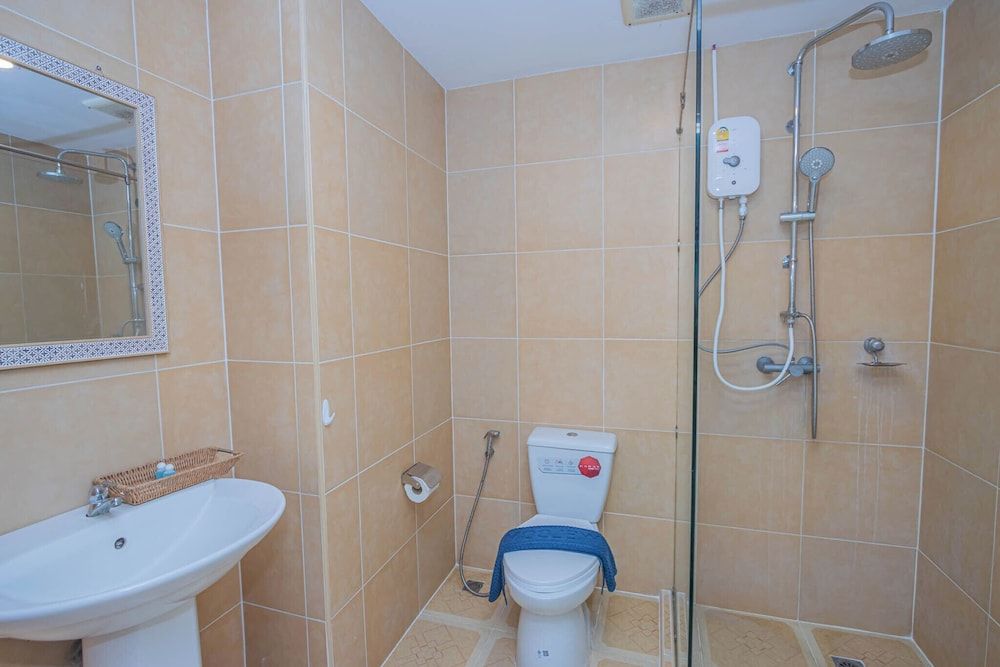 Roomquest Utopia Kata and Residence Deluxe Double Room, Non Smoking, Hill View 4