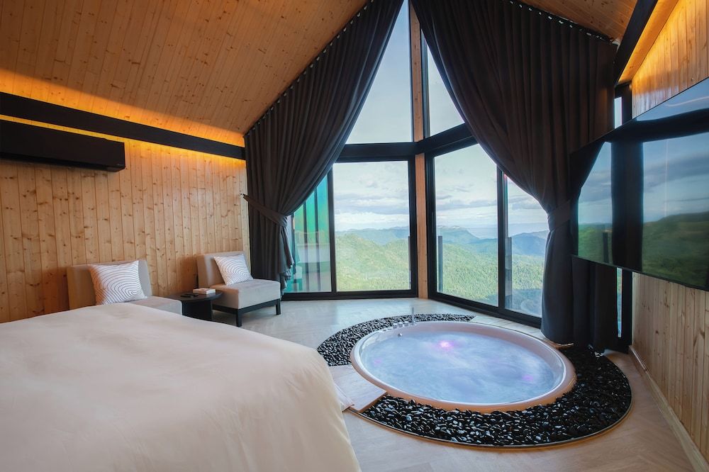 Honeymoon Suite