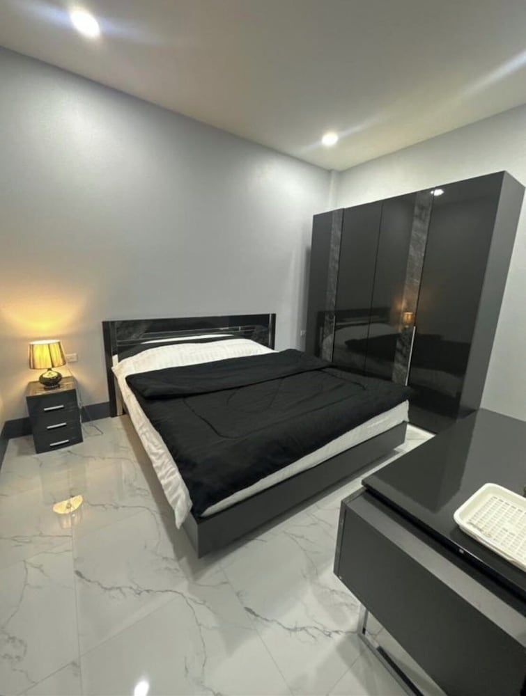 Basic Room Share Town House