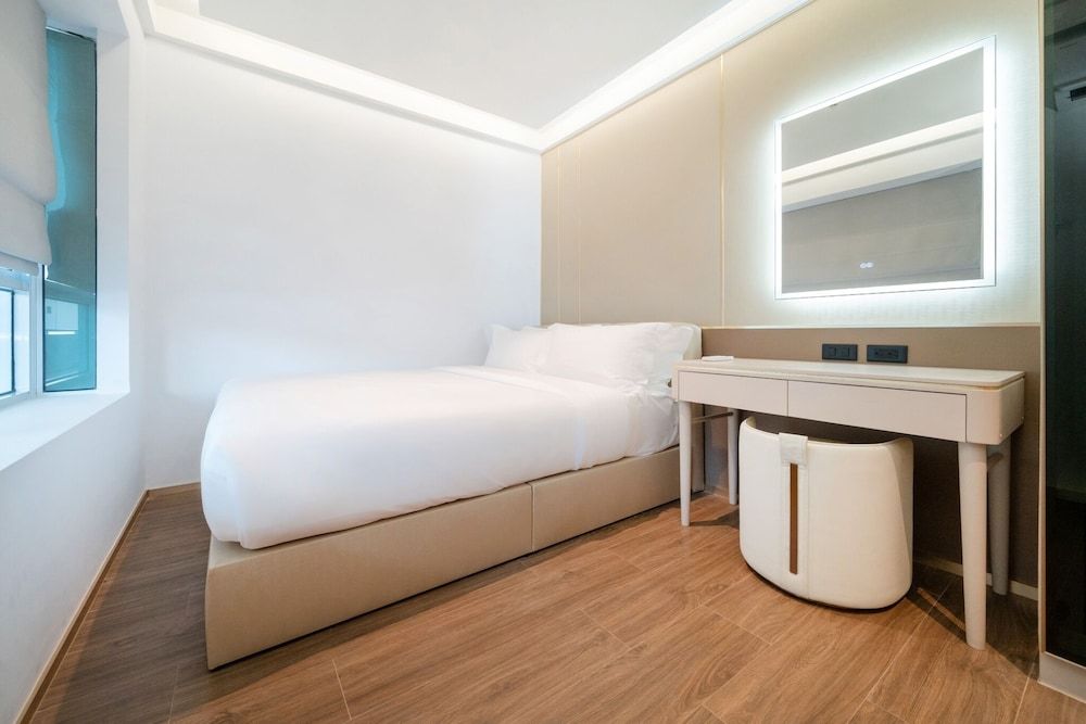 Chalong Marina Bay View Phuket Premium Suite, 2 Bedrooms, Balcony, Garden View 5