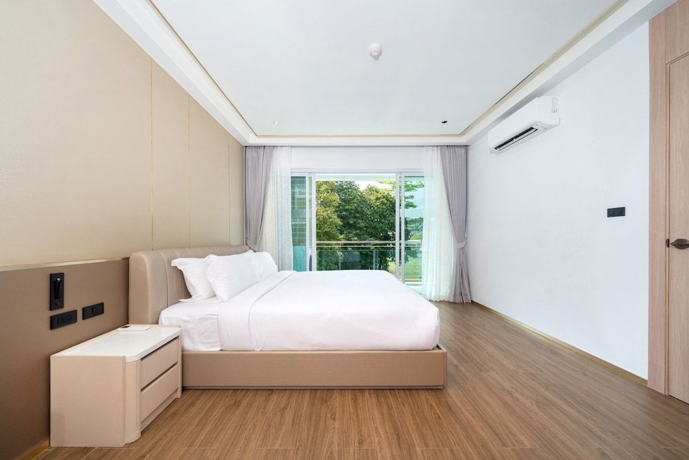 Chalong Marina Bay View Phuket Premium Suite, 2 Bedrooms, Balcony, Garden View
