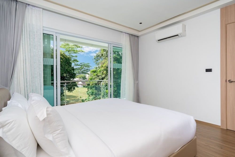 Chalong Marina Bay View Phuket Premium Suite, 2 Bedrooms, Balcony, Garden View 4
