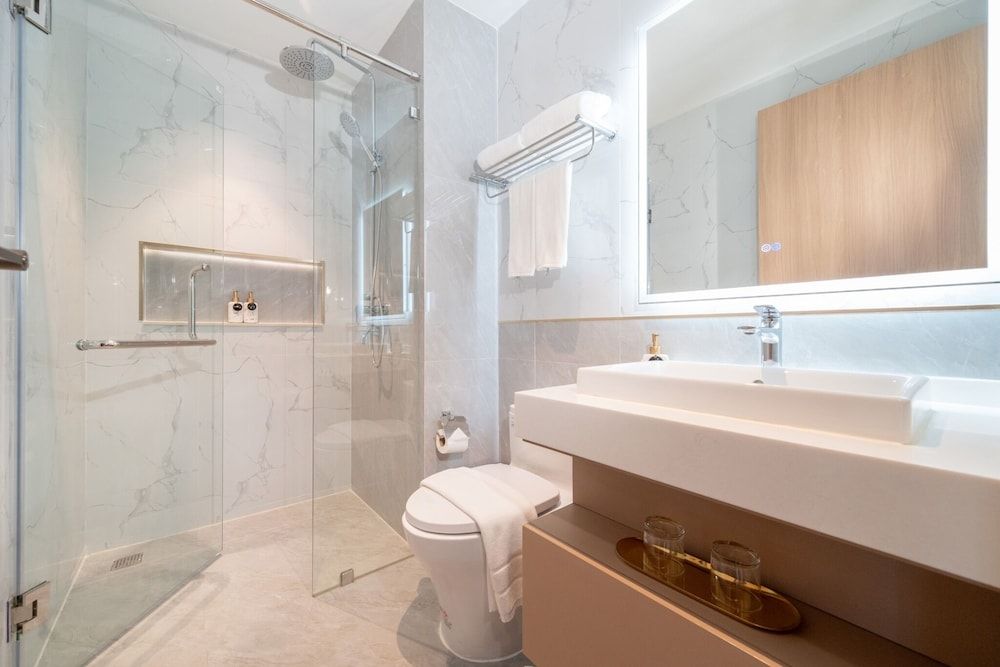 Chalong Marina Bay View Phuket Premium Suite, 2 Bedrooms, Balcony, Garden View 8