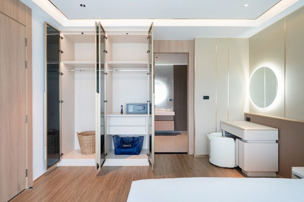 Chalong Marina Bay View Phuket Premium Suite, 2 Bedrooms, Balcony, Garden View 10