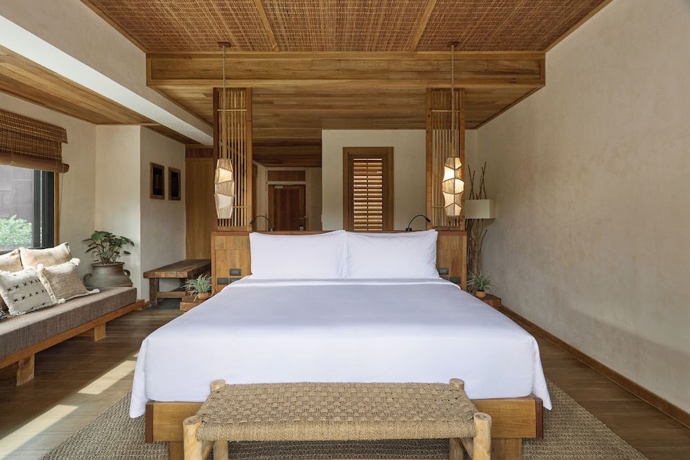 Grand Room, 1 King Bed, Garden View